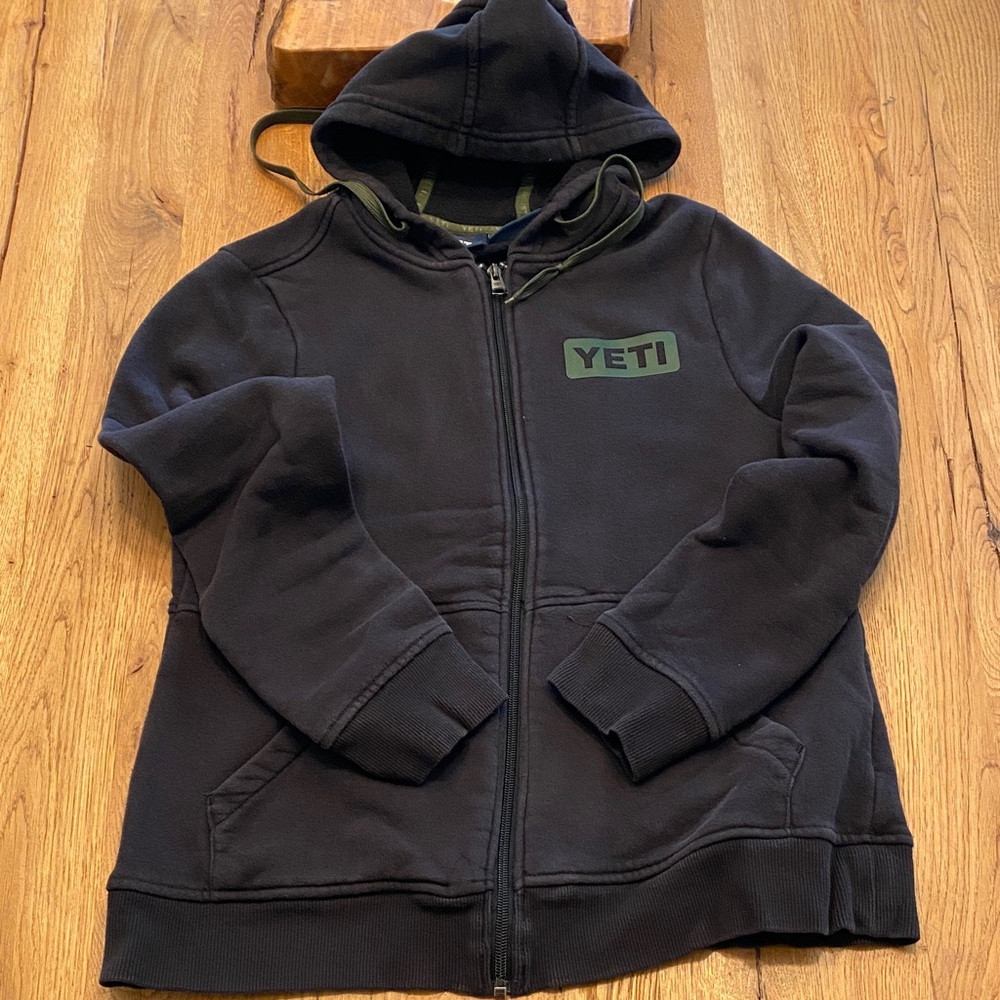 YETI small black and Green Zip-Up Hoodie